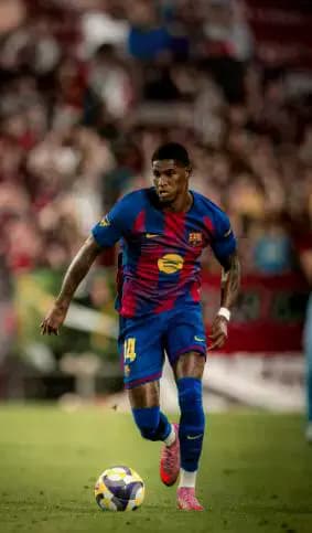 巴萨解锁宝藏！28岁拉什福德状态飙升，自愿降薪表忠心_比赛_莱万多夫斯基_欧冠