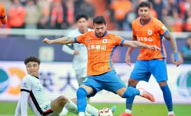 功臣一夜清空：浙江队长退役，泰山弃金靴，升班马撕毁合同_赛季_中超_拉布亚德