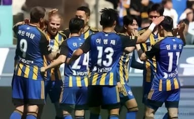 11月22日周六，韩职焦点战：光州FCvs蔚山现代，攻防博弈改写争冠格局_防守_联赛_亚冠